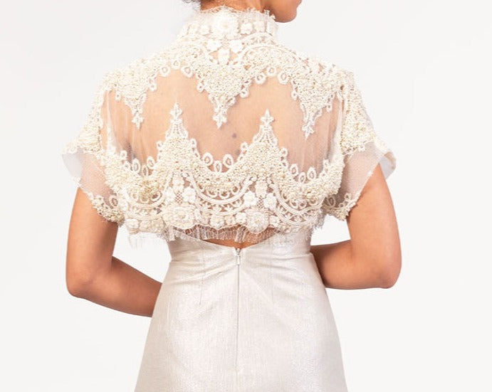 سترة لؤلؤية بيضاء