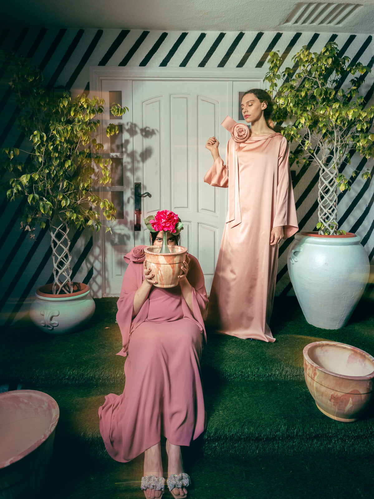 فستان الحالة الوردي