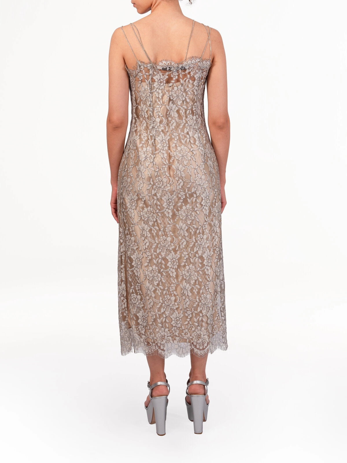 فستان البطانة الفضية